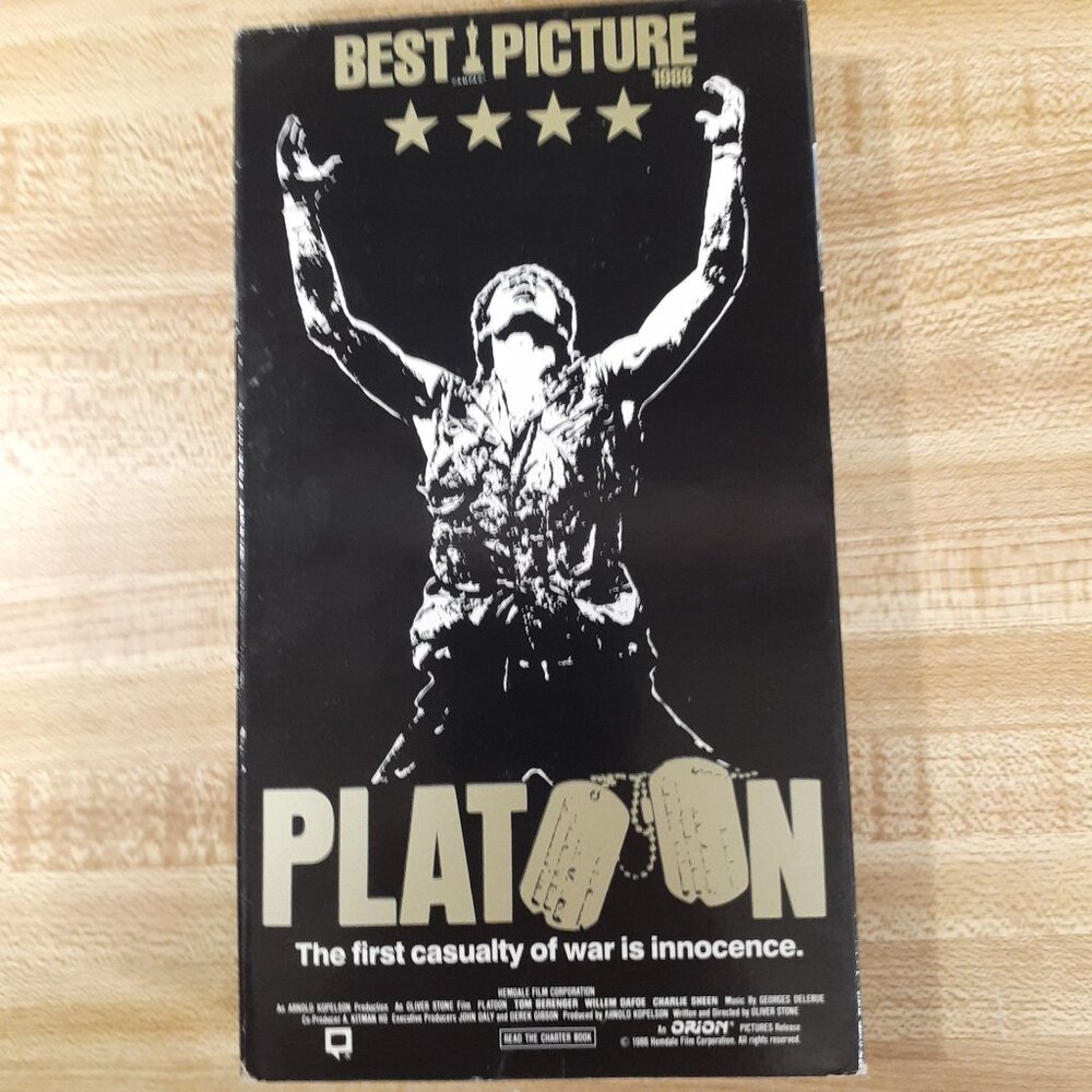 Platoon 1986 VHS Vestron Video Oliver Stone Charlie Sheen Willem Dafoe Vietnam
